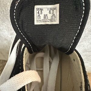 New without tags Black and White Old Skool Lace up Sneakers